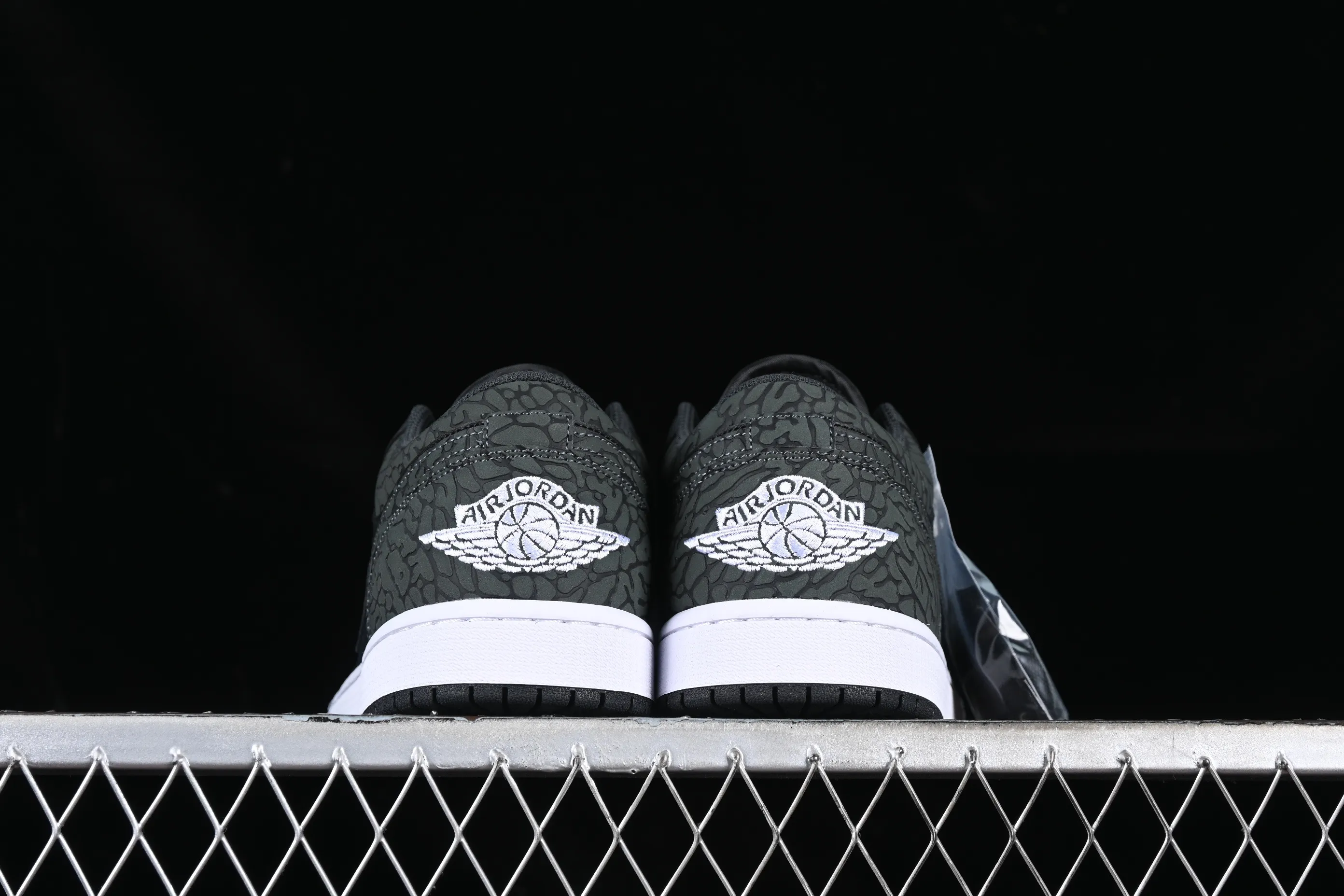 All categories Air Jordan Jordan series basketball shoes Air Jordan 1 Low Air Jordan 1 Low AJ1 Joe 1 all black burst pattern low-top cultural casual sneakers FB9907-001